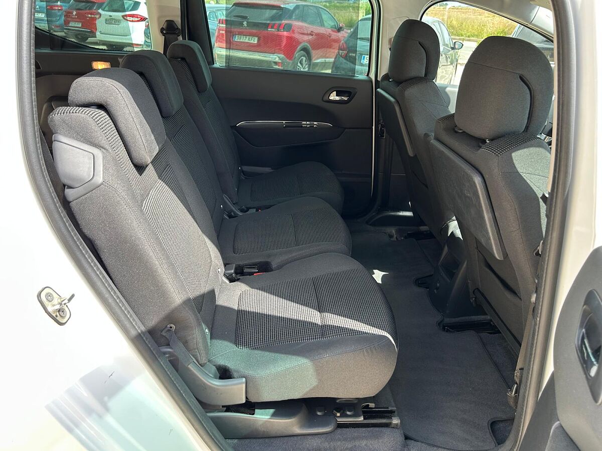 PEUGEOT 5008 STYLE 1.6 HDI AUTO SPANISH LHD IN SPAIN 91000 MILES 7 SEATS 2015